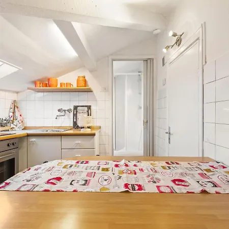 Of An Old Building In The Center Of Apartament San Remo