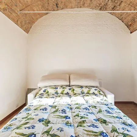 Of An Old Building In The Center Of Apartament San Remo