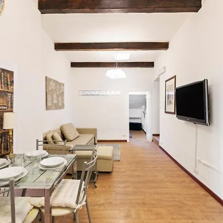 Of An Old Building In The Center Of Apartament San Remo